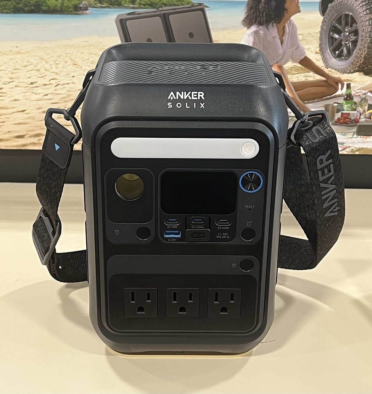Tragbare Anker-Powerstation auf einem Tisch